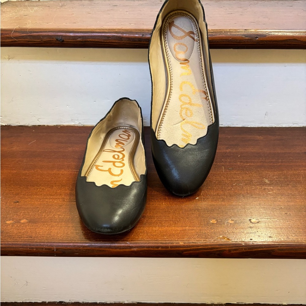 Sam Edelman Black Scalloped Flats